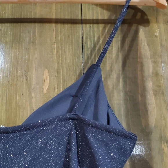 Elegant Gray Sleeveless Dress - Picture 6 of 9